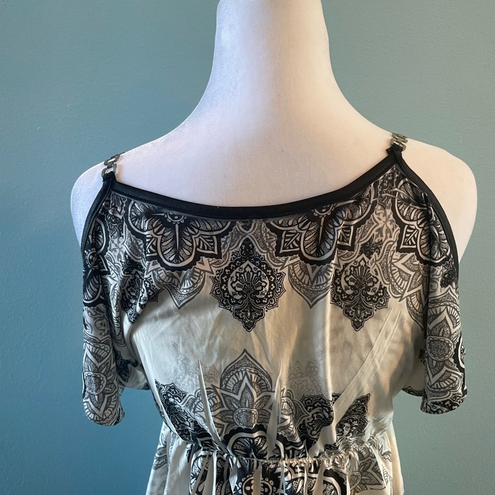 *3 for $25 💋!
Black and White Off-Shoulder Dress - Picture 2 of 3